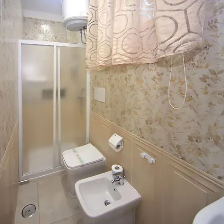 Napoli-new With 2 Bathrooms Guest house