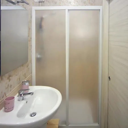 Napoli-new With 2 Bathrooms Guest house