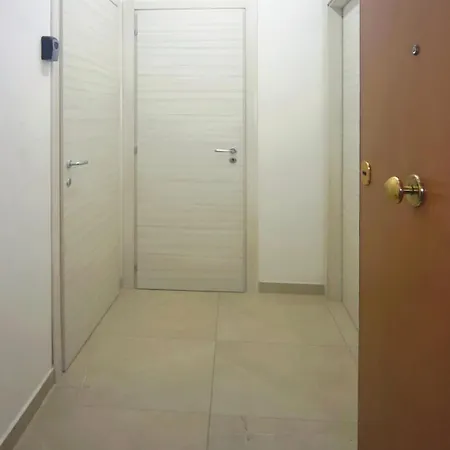 Napoli-new With 2 Bathrooms